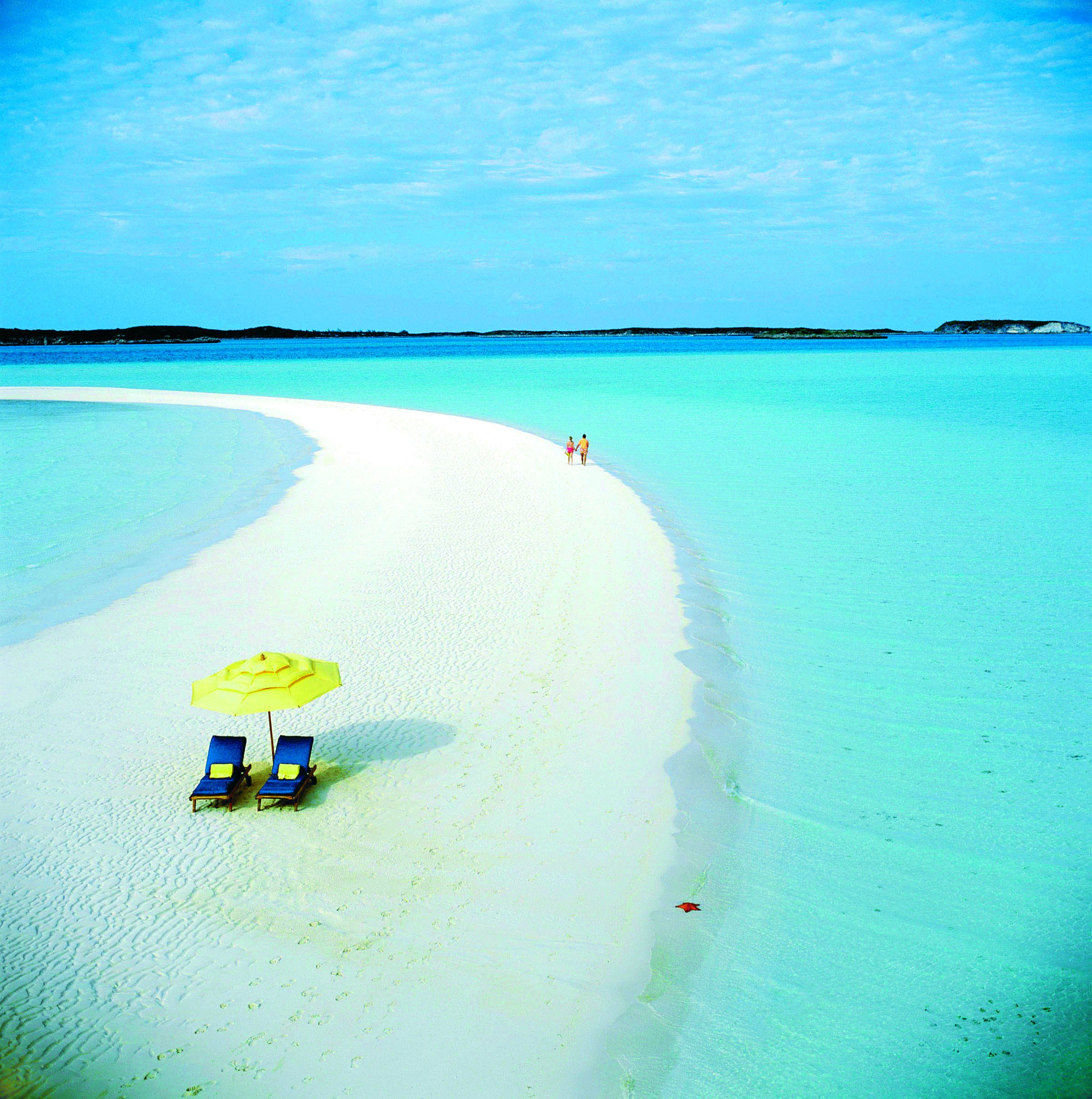 Exuma, Bahamas - Spaziergang mitten im Blau. Exuma, Bahamas - Spaziergang mitten im Blau.