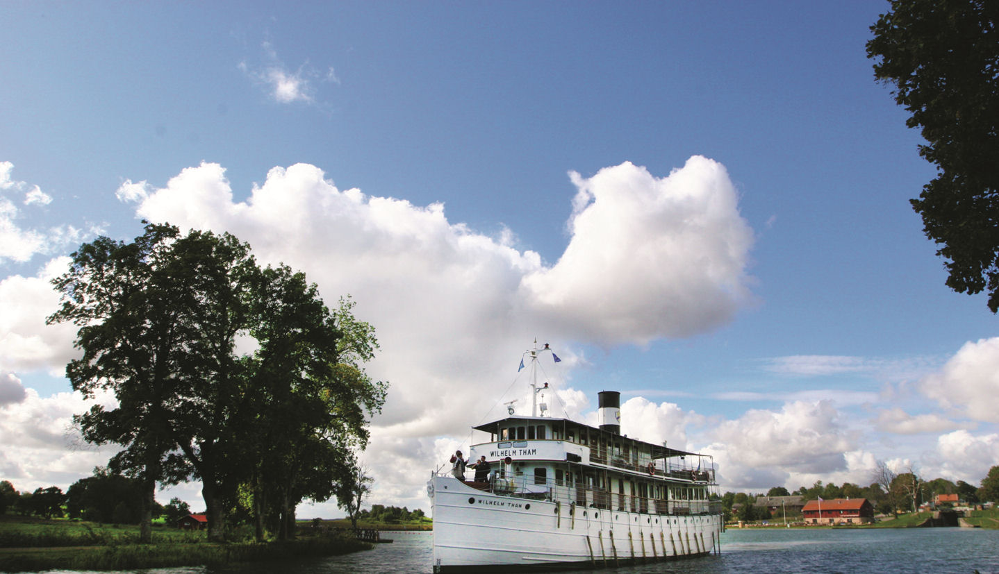 Das historische Dampfschiff"Wilhelm Tham" auf dem Göta-Kanal Das historische Dampfschiff"Wilhelm Tham" auf dem Göta-Kanal