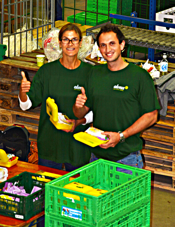 Alles für einen guten Zweck: Packtag für die Bio-Brotbox 2014 mitüber 100 Helfern.