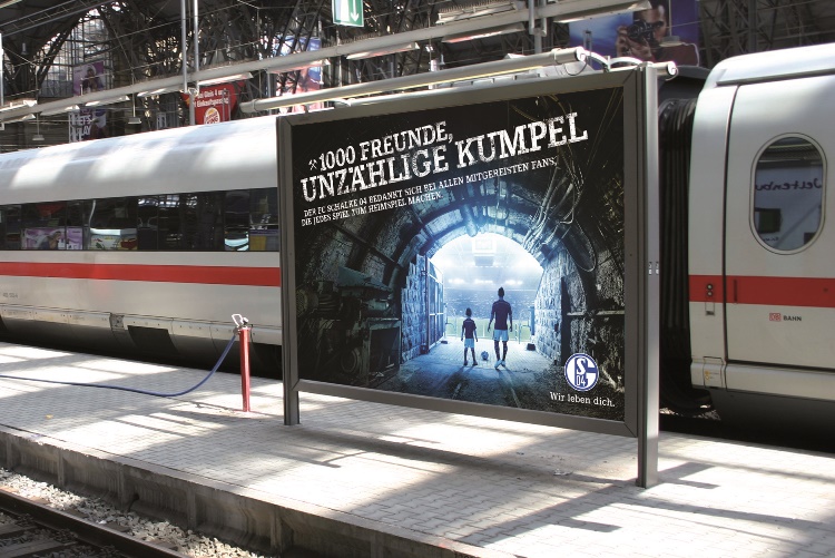 Auftakt in die neue Saison: 1-2-3-Plakat.de platziert Fan-Kampagne von FC Schalke 04