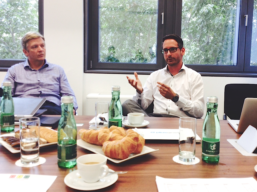 (v.l.n.r.) Christian Schicker, Marketingleiter MasterCard und Stephan Grad, Vorstand aCommerce Team