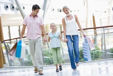 Shoppingtour am Sonntag mit der Familie. Shoppingtour am Sonntag mit der Familie.