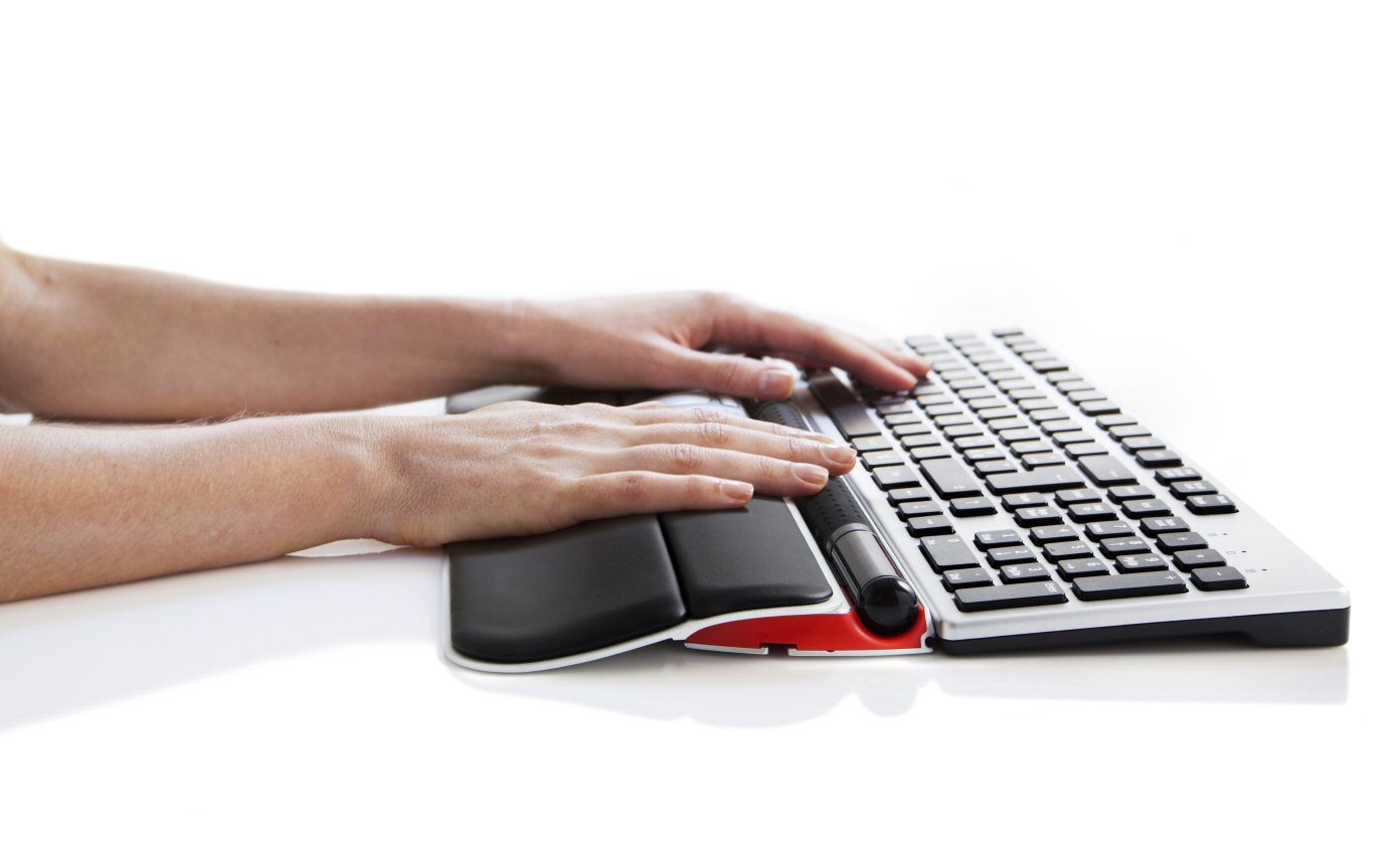 Die innovative RollerMouse RED ersetzt die herkömmliche Computermaus. Die innovative RollerMouse RED ersetzt die herkömmliche Computermaus.