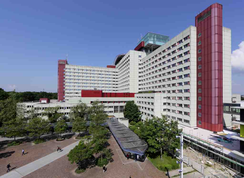 Klinikum Augsburg führt ATOSS Software für Workforce Management ein Klinikum Augsburg führt ATOSS Software für Workforce Management ein