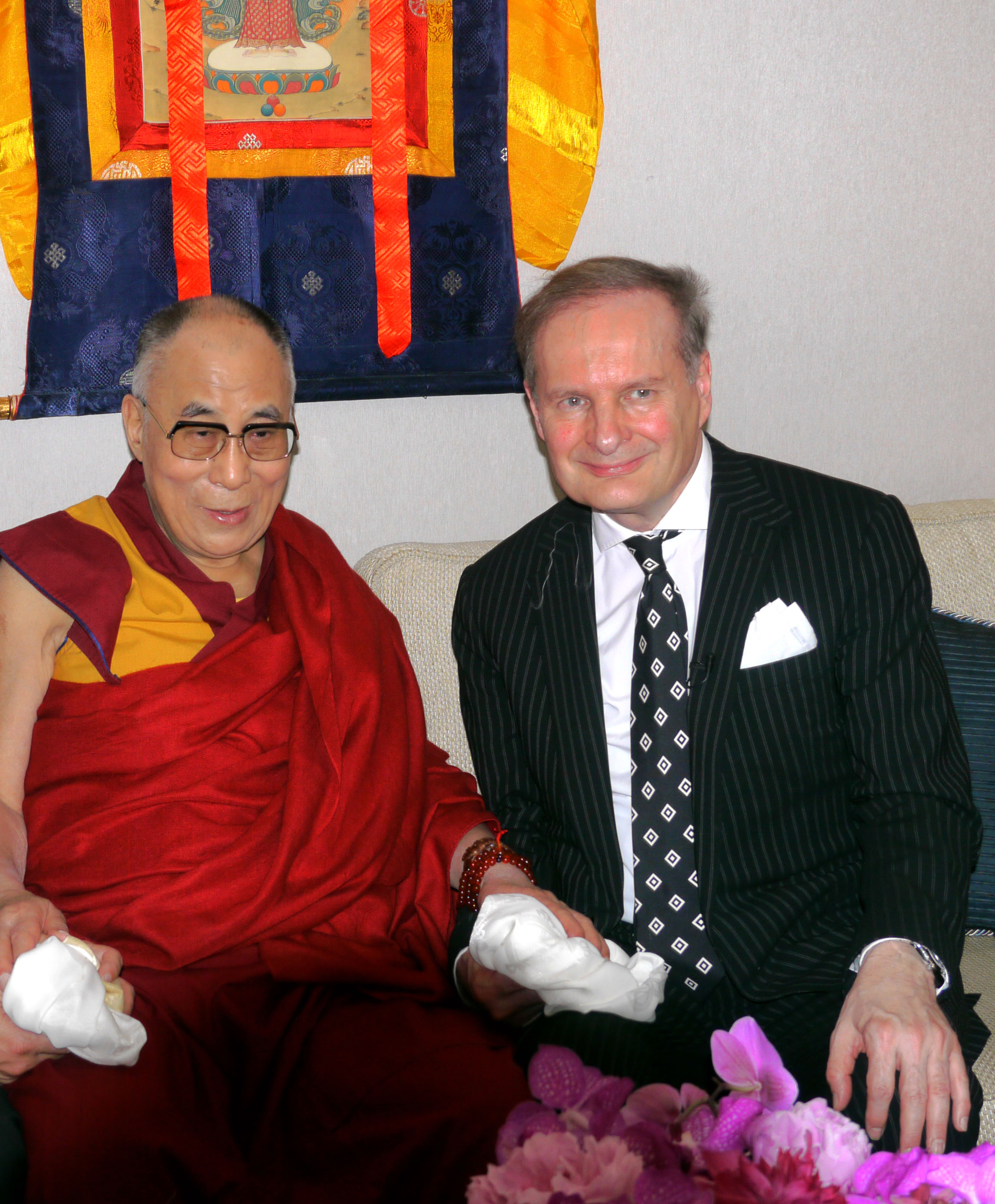 GSA Past-President Prof. Dr. Lothar Seiwert trifft den Dalai Lama GSA Past-President Prof. Dr. Lothar Seiwert trifft den Dalai Lama