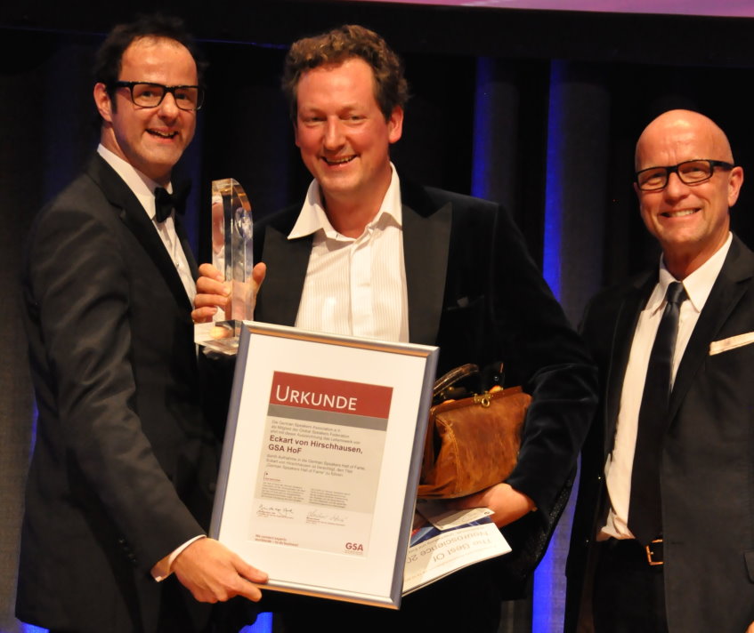 Die Urkundeüberreichen Laudator Vince Ebert und Andreas Buhr, amtierender Präsident der GS Die Urkundeüberreichen Laudator Vince Ebert und Andreas Buhr, amtierender Präsident der GS