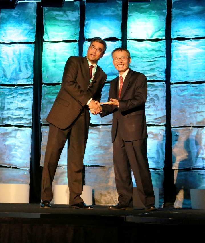 Vlnr: Krishna Srinivasan, Frost& Sullivan und Ben Chen, CEO Moxa