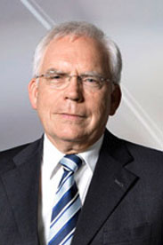 Audis Entwicklungsvorstand Ulrich Hackenberg ist einer der Top-Referenten des carIT Kongresses 2014 Audis Entwicklungsvorstand Ulrich Hackenberg ist einer der Top-Referenten des carIT Kongresses 2014