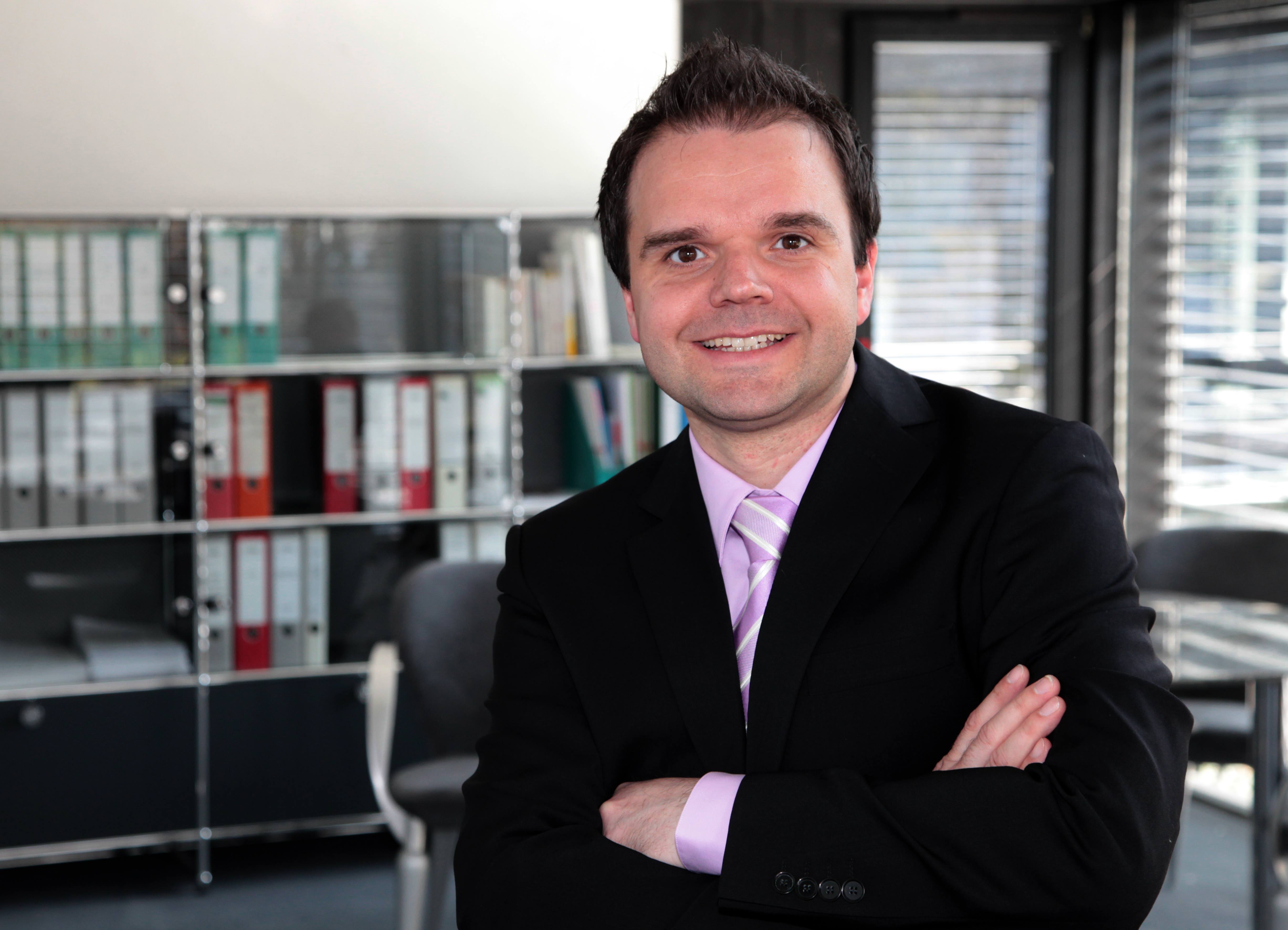 Melchior Franke, COO der Schenker Technologies GmbH, freut sichüber den neuen Servicepartner Melchior Franke, COO der Schenker Technologies GmbH, freut sichüber den neuen Servicepartner