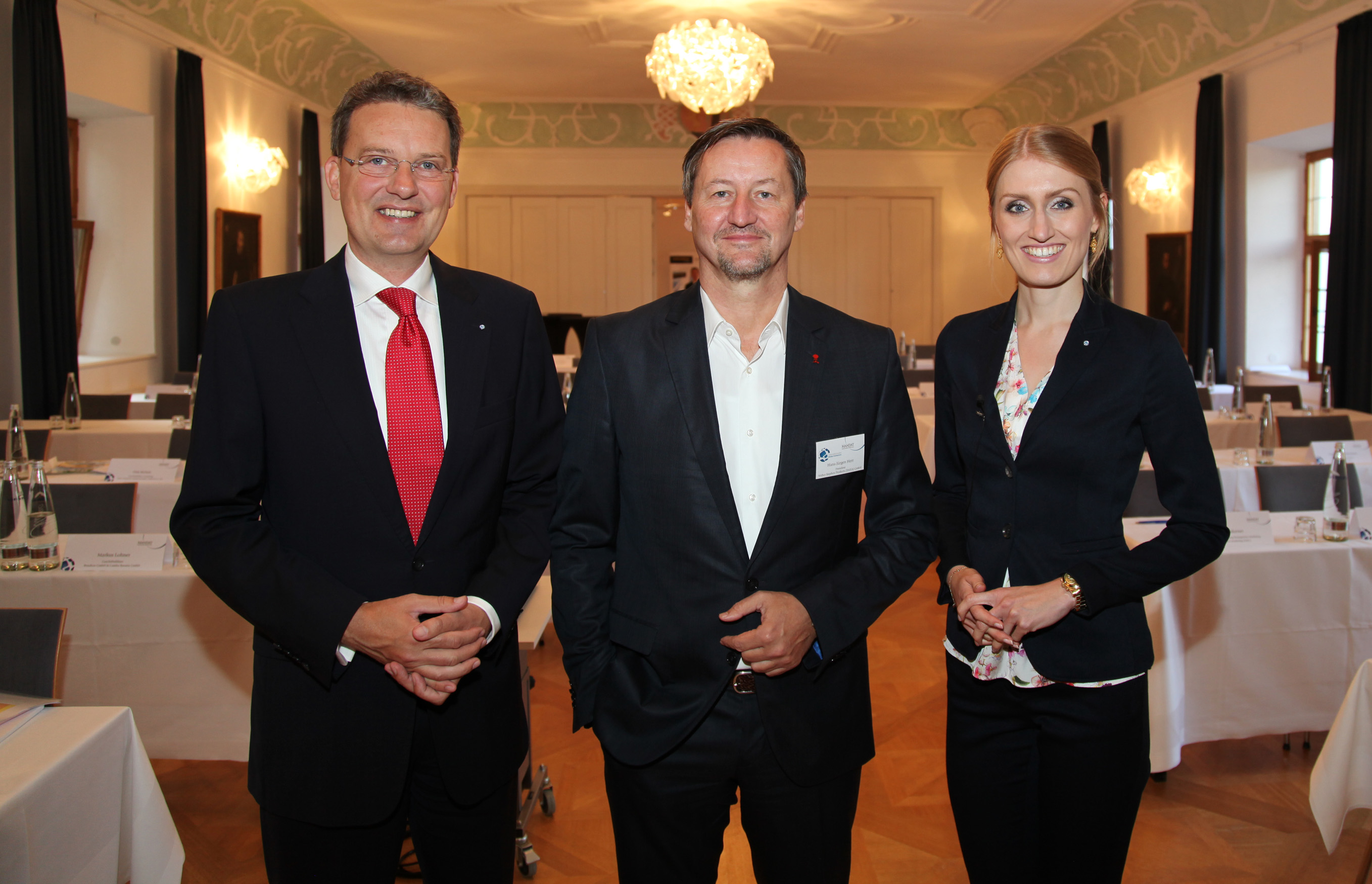 Prof. Dr. Guido Quelle, Hans-Jürgen Herr und Linda Vollberg (v. l. n. r.) Prof. Dr. Guido Quelle, Hans-Jürgen Herr und Linda Vollberg (v. l. n. r.)
