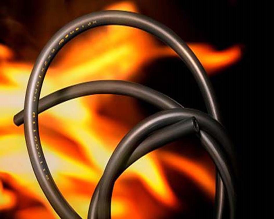 Der weichmacher- und halogenfreie XFlame®überzeugt durch seine Feuerbeständigkeit und Flex Der weichmacher- und halogenfreie XFlame®überzeugt durch seine Feuerbeständigkeit und Flex