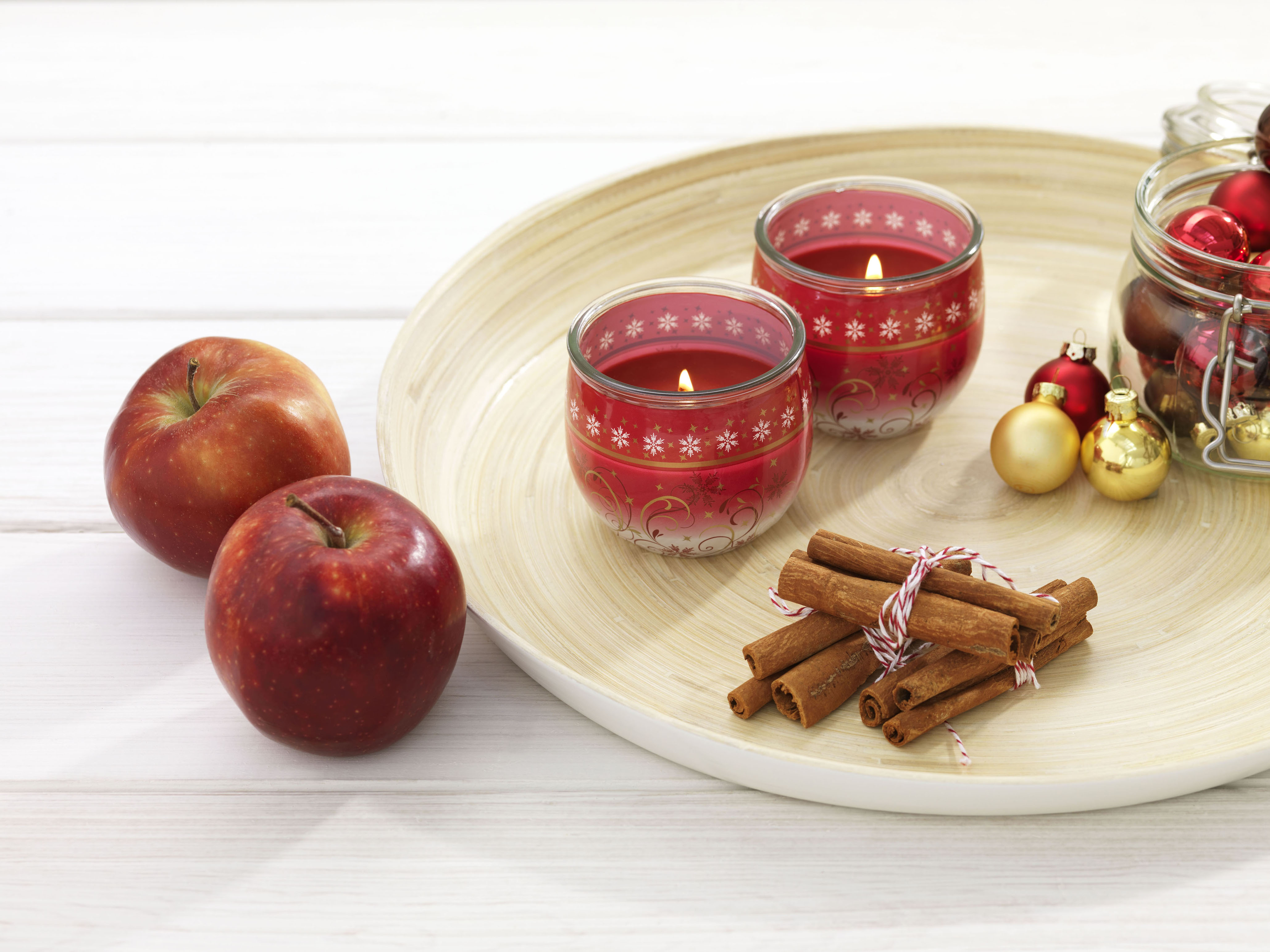 Glade®by Brise®Duftkerze Aromatischer Bratapfel& Zimt Glade®by Brise®Duftkerze Aromatischer Bratapfel& Zimt