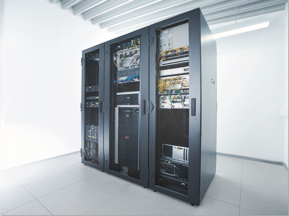 Die Solvaro Serverschranktüren sorgen dafür, dass die Elektronik im Serverschrank nicht Die Solvaro Serverschranktüren sorgen dafür, dass die Elektronik im Serverschrank nicht