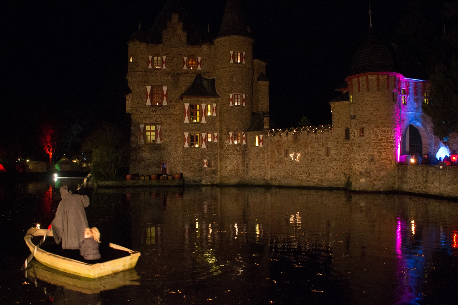 Geisternacht auf Burg Satzvey. Quelle: Feenstaub Entertainment/Burg Satzvey Geisternacht auf Burg Satzvey. Quelle: Feenstaub Entertainment/Burg Satzvey
