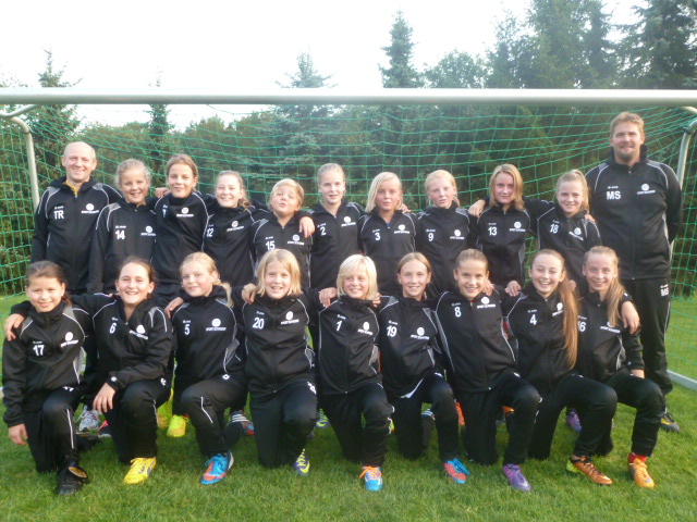 Sponsored by EMH?D-Juniorinnen der JSG Auetal/Brackel im neuen Trainingsoutfit