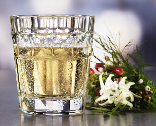 Würziger Drink im Alpenformat: Kräuterlimonade mit Chantré Würziger Drink im Alpenformat: Kräuterlimonade mit Chantré