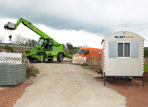 Teleskopmaschinen aus dem HKL MIETPARK unterstützen Gleisbauprojekt in Thüringen.
