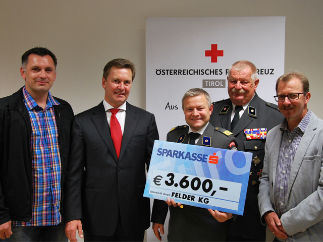 Aleksandar Petrovic, KR Martin Felder und Markus Mailänder bei der Scheckübergabe an Mag. Andreas Hl Aleksandar Petrovic, KR Martin Felder und Markus Mailänder bei der Scheckübergabe an Mag. Andreas Hl