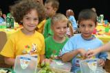 300 Erstklässler erhielten am 20.08.2009 die KONSUM-Brotdose gefüllt mit Ernährungsinformationen 300 Erstklässler erhielten am 20.08.2009 die KONSUM-Brotdose gefüllt mit Ernährungsinformationen