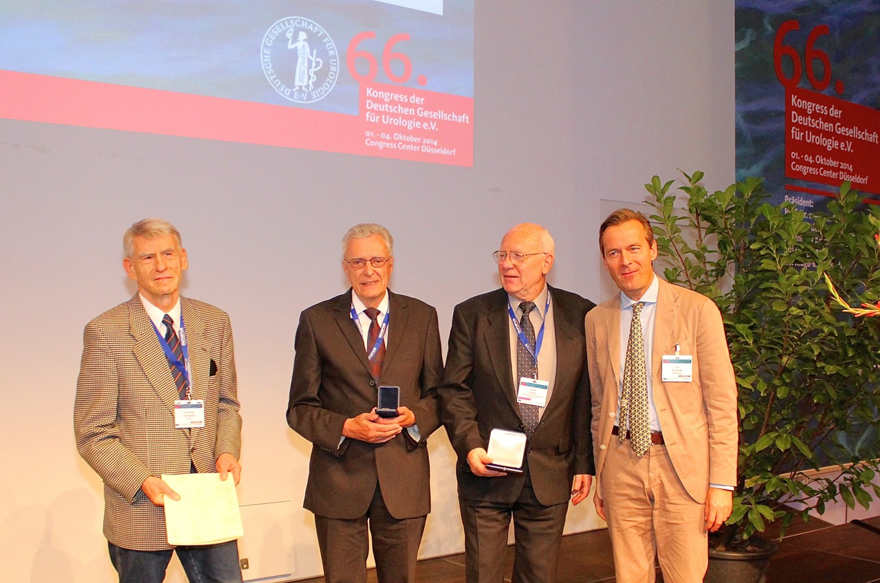 BPS-Vorstand Jens-Peter Zacharias, Paul Enders, Gu?nter Feick und DGU-Pra?sident Jan Fichtner (v.l.)