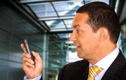 Wenn Sie auf Geschäftsreise sind, genügt ein Blick auf Ihr Handy und Sie wissen - Sie sind sicher - 