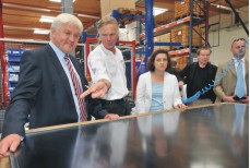 Bundesaußenminister Steinmeier, Caraola Reimann MdB, Solvis-Geschäftsführer Henning Terschüren (v.l.