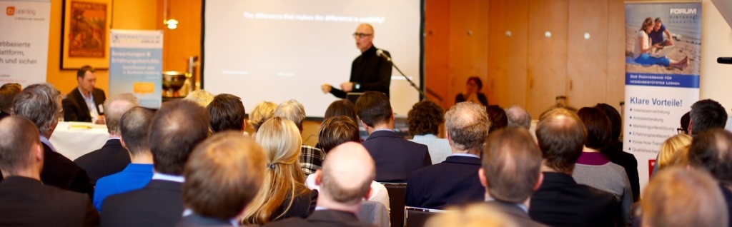 Vertreter Deutschlands Fernlehrinstitute informieren sich auf dem FachForum DistancE-Learning.