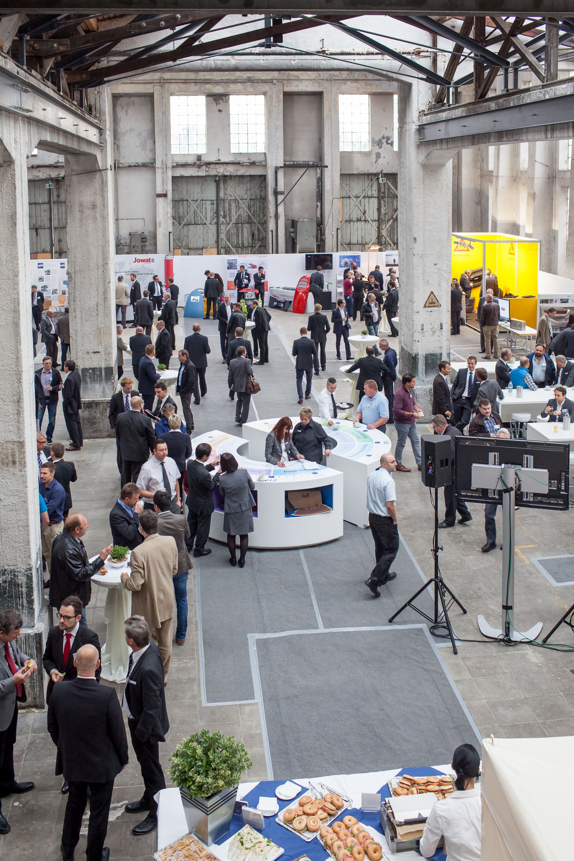 Fachausstellung und Diskussion in der Montagehalle der Lokwelt
