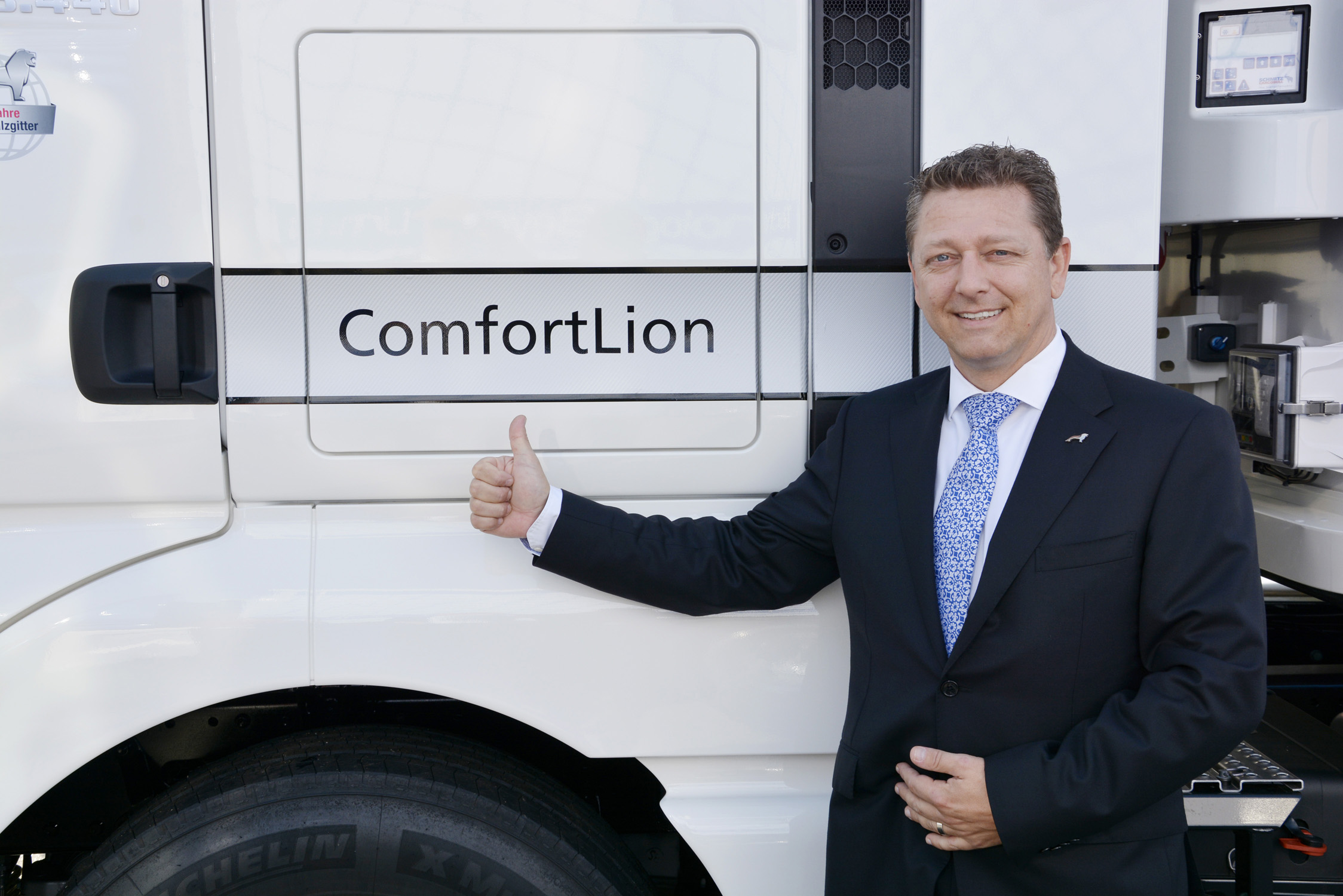CEO Marco Reichwein stellte auf der IAA in Hannover die neuen Produktlinien vor CEO Marco Reichwein stellte auf der IAA in Hannover die neuen Produktlinien vor