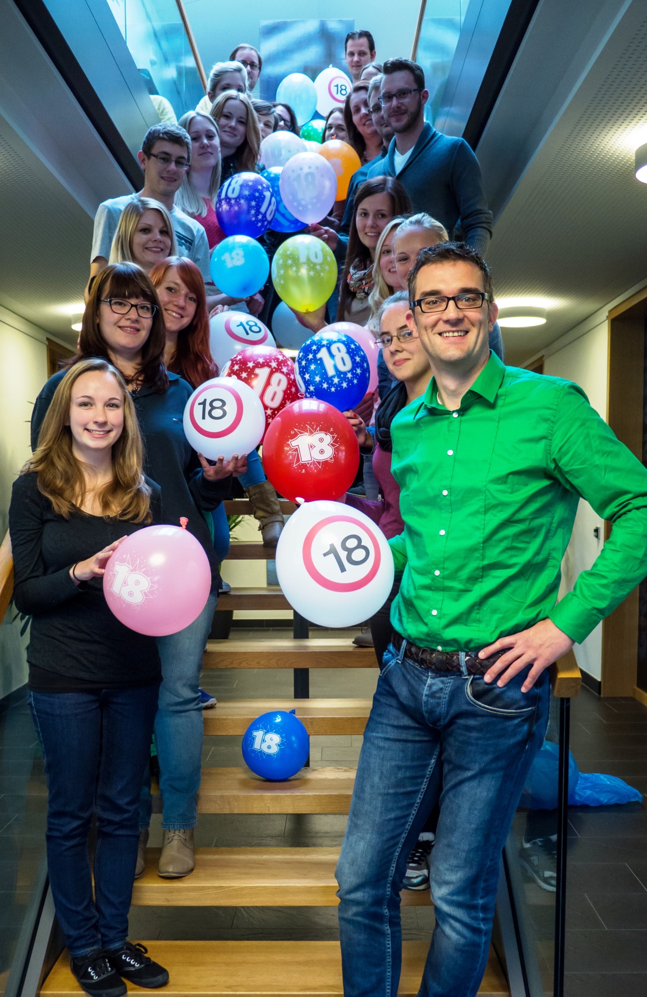 Nix-wie-weg feiert 18. Geburtstag Nix-wie-weg feiert 18. Geburtstag