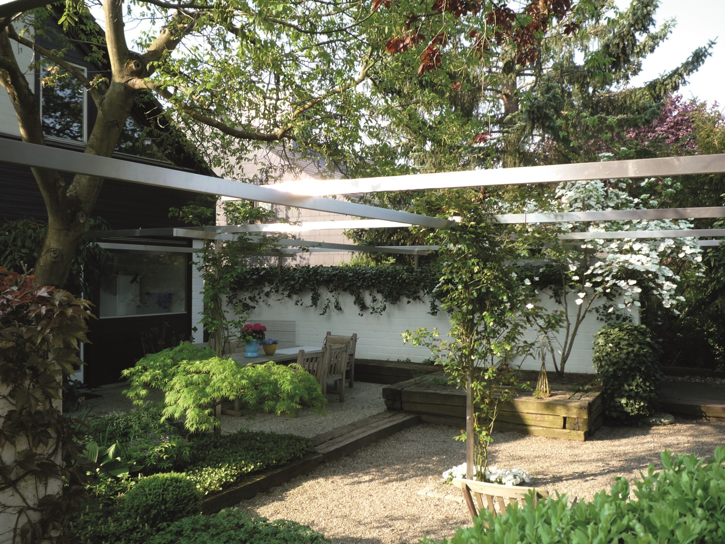 Zeitlos schön: Die Pergola aus geschliffenem Edelstahl Zeitlos schön: Die Pergola aus geschliffenem Edelstahl