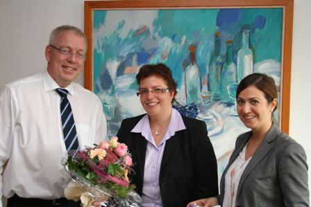 v.l.n.r: Vorstand Josef Paul, Bianca Weidner, Serviceleiterin Miriam Siegmund v.l.n.r: Vorstand Josef Paul, Bianca Weidner, Serviceleiterin Miriam Siegmund