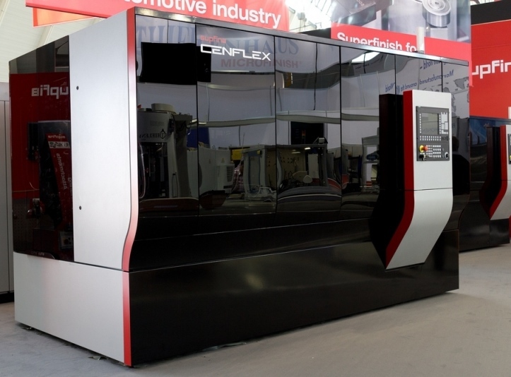 CenFlex1: Das Design dieser Bandfinish-Maschine wurde mit dem Red Dot Design Award 2013 prämier