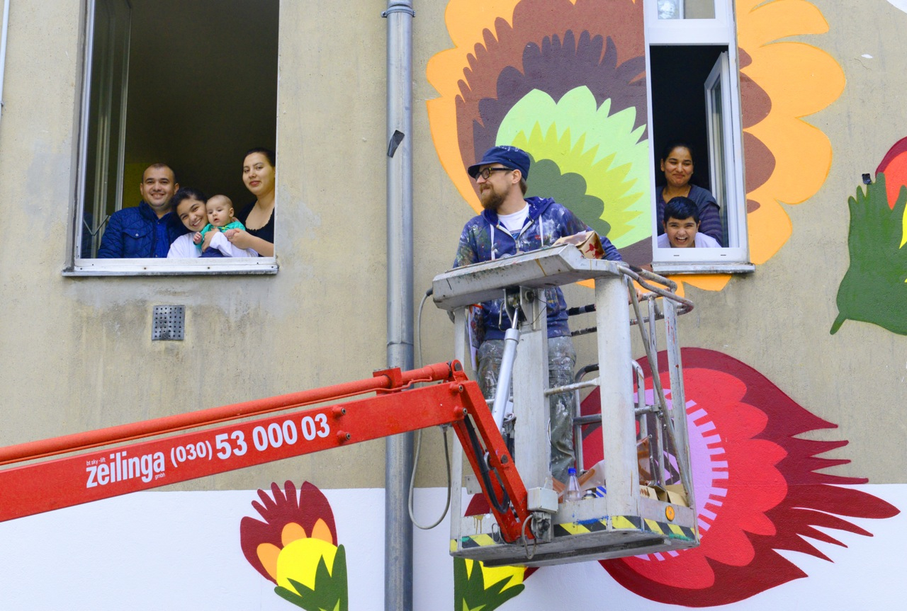 In der?Bunten 111?sind jetzt auch die Haus- und Hoffassaden bunt. In der?Bunten 111?sind jetzt auch die Haus- und Hoffassaden bunt.