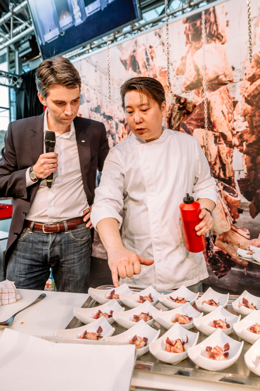 Für Profis veranstaltet Albers Kobe Beef-Seminaren mit Yoshizumi Nagaya auf der Chef-Sache 2014