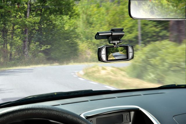 NavGear Super-HD-Dashcam MDV- 3300.SHD, G-Sensor, Weitwinkel, GPS, www.pearl.de