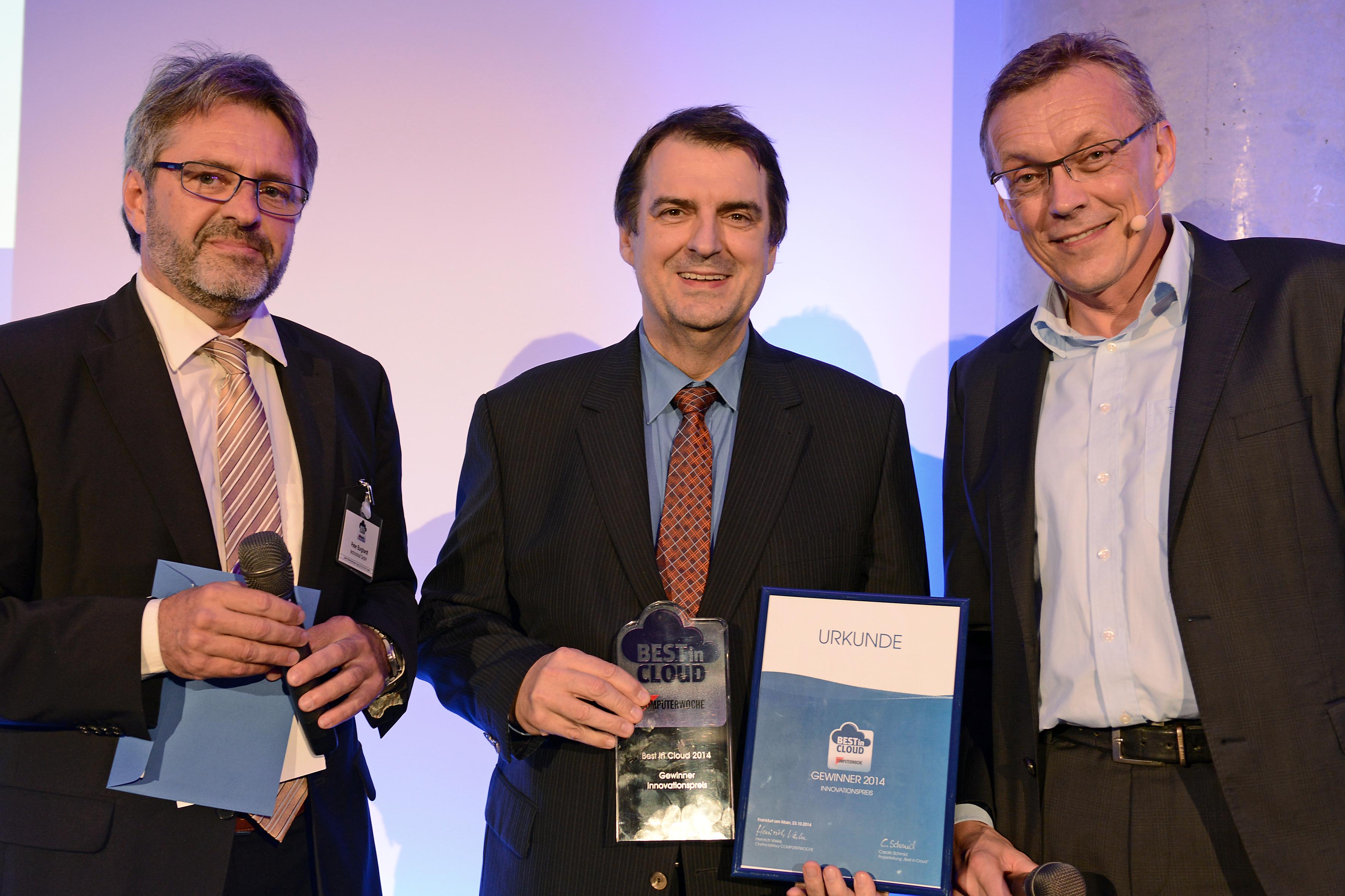 Dieter Dasberg (GF yQ-it GmbH, Mitte) empfängt den Innovationspreis Dieter Dasberg (GF yQ-it GmbH, Mitte) empfängt den Innovationspreis