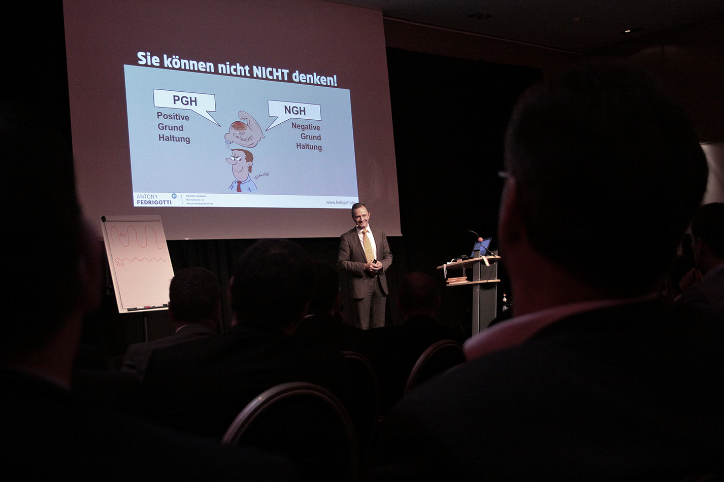 Antony Fedrigotti bei seinem Vortrag auf der Sales Convention in München