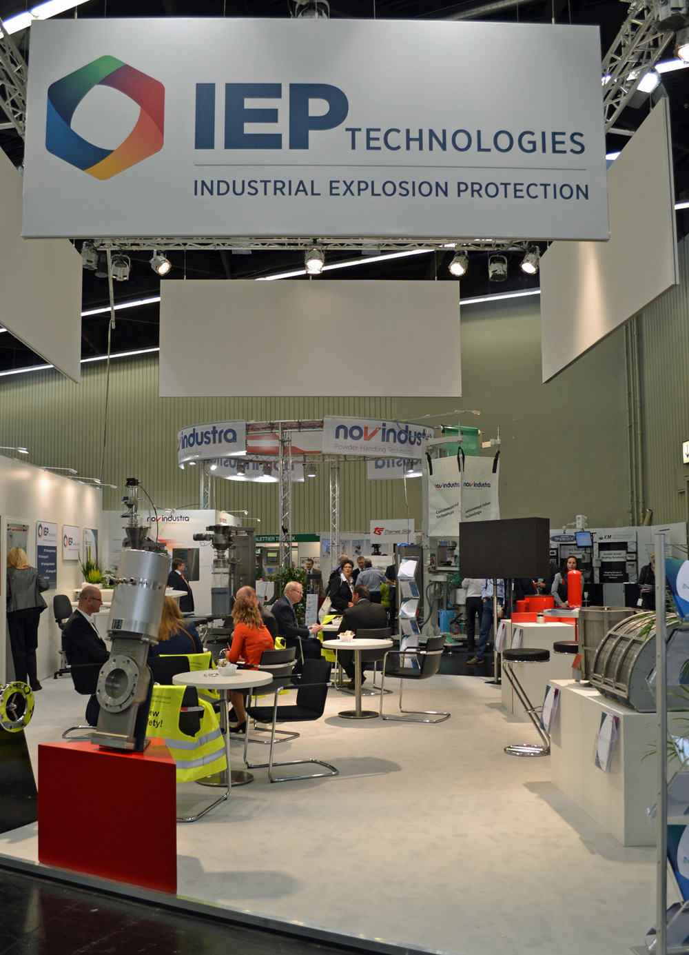 Am IEP Technologies Stand wurden Lösungen für den konstruktiven Explosionsschutz präsentiert Am IEP Technologies Stand wurden Lösungen für den konstruktiven Explosionsschutz präsentiert