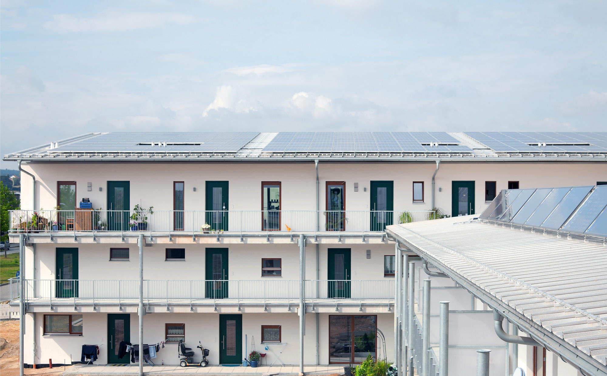 Die letzten Mieter haben das"Haus mit Zukunft" bezogen und nutzen nun Solarstrom vom eigen Die letzten Mieter haben das"Haus mit Zukunft" bezogen und nutzen nun Solarstrom vom eigen
