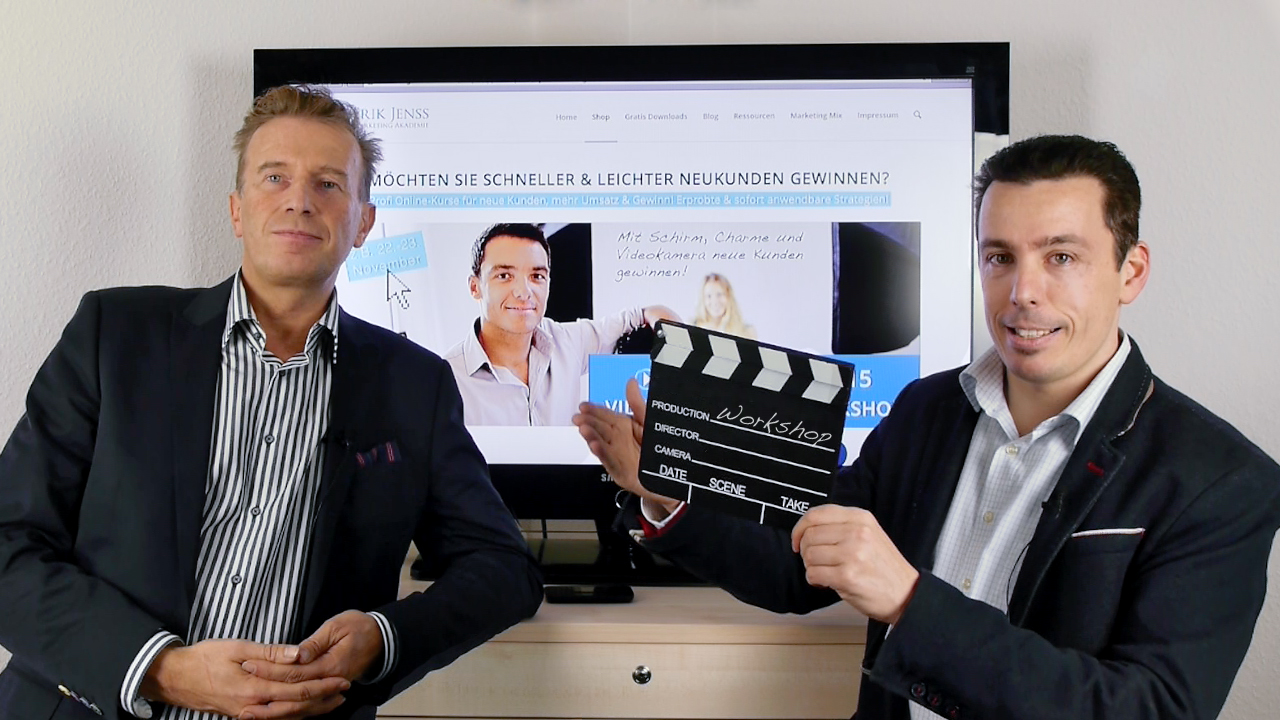 Erik Jenss und Jost Broichman (v.l.) bereiten den Onlinevideo-Workshop vor.