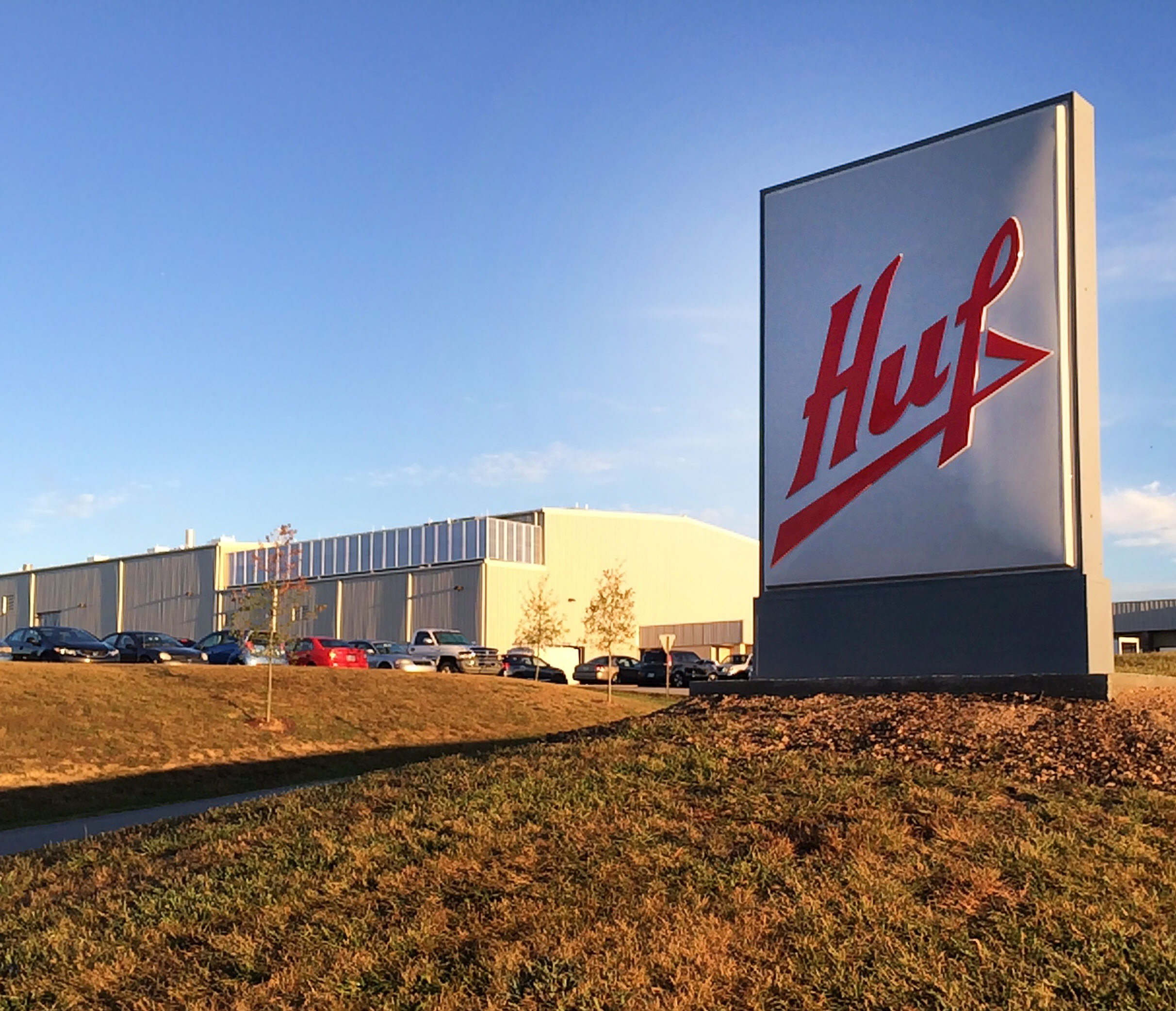 Huf Group nimmt neue Lackieranlage in USA in Betrieb. Huf Group nimmt neue Lackieranlage in USA in Betrieb.
