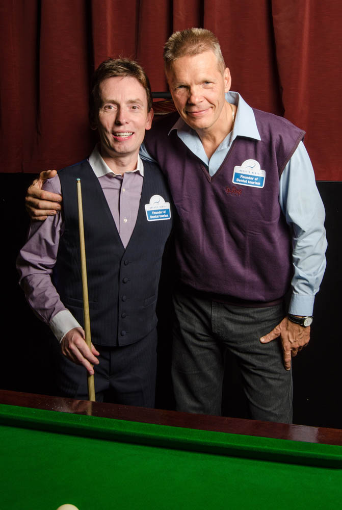 Ken Doherty (Irland, ehem. Snooker-Weltmeister) und Attila Knott (Manager Kreativ Dental Klinik) [vo Ken Doherty (Irland, ehem. Snooker-Weltmeister) und Attila Knott (Manager Kreativ Dental Klinik) [vo