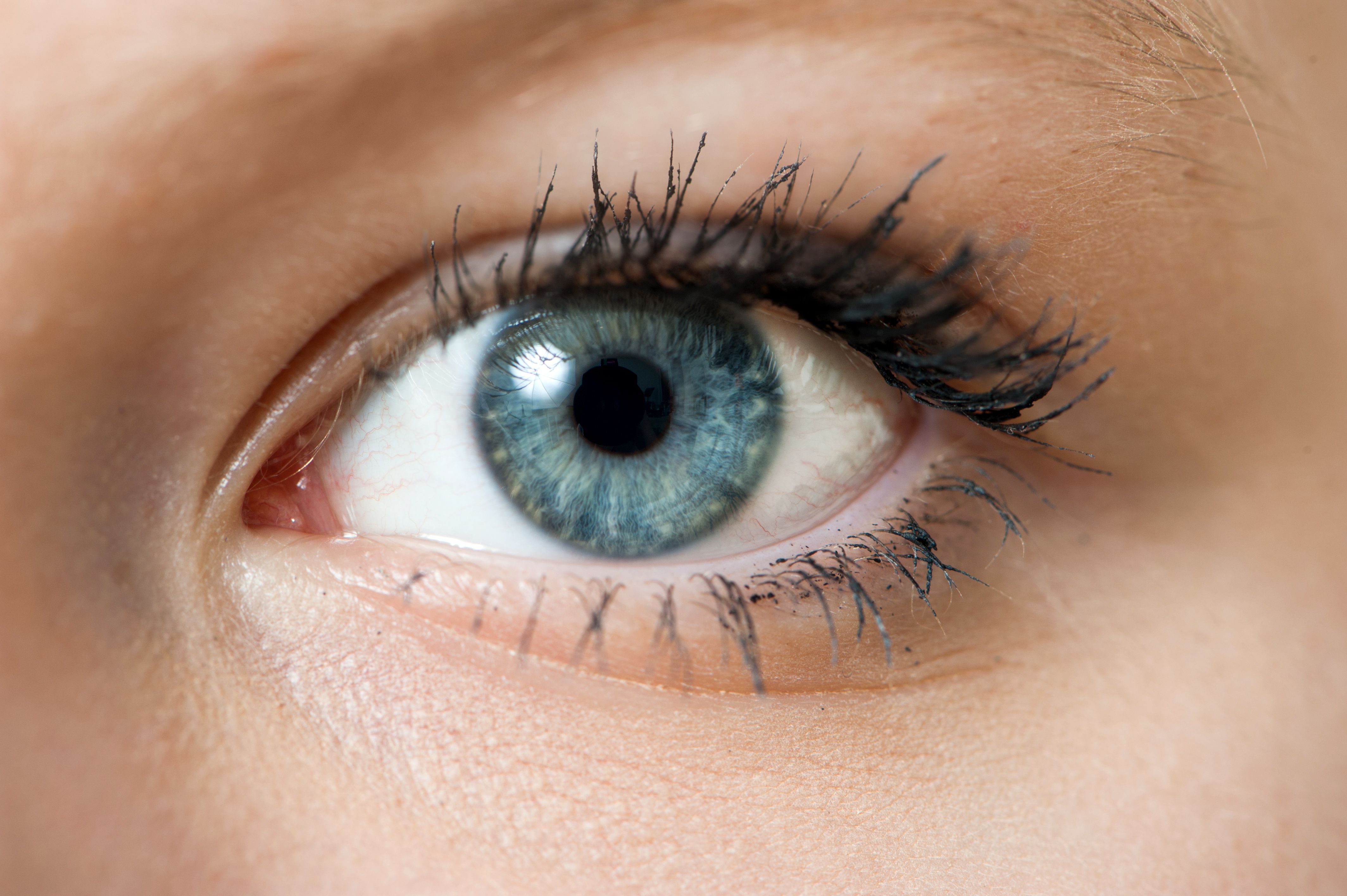 In der ganzheitlichen Medizin wird auch im Auge nach Erkrankungen geforscht. Copyright: Fotolia / Po In der ganzheitlichen Medizin wird auch im Auge nach Erkrankungen geforscht. Copyright: Fotolia / Po