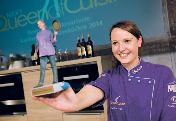 Yvonne Lux aus Hannover ist Siegerin des neuen Wettbewerbs Next Queen of Cuisine©FLEET Events Yvonne Lux aus Hannover ist Siegerin des neuen Wettbewerbs Next Queen of Cuisine©FLEET Events