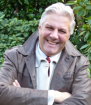 Experte für Rundbogenhallen und Recycling: Dipl Ing Robert Dellschau Experte für Rundbogenhallen und Recycling: Dipl Ing Robert Dellschau