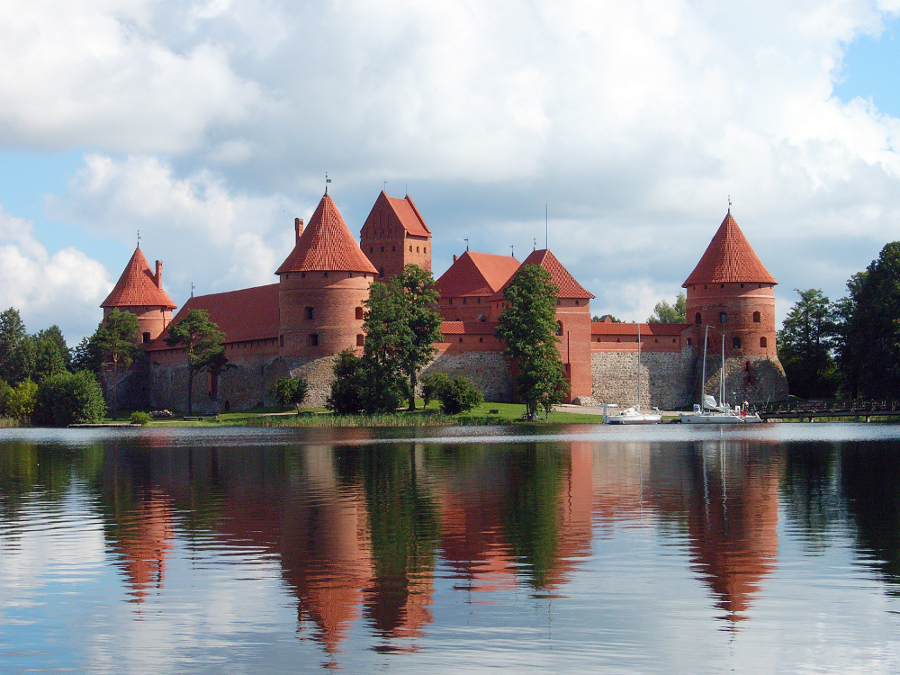 Wasserburg Trakai in Litauen. Die Autorundreisen führen ins Baltikum, aber auch nach Skandinavien. Wasserburg Trakai in Litauen. Die Autorundreisen führen ins Baltikum, aber auch nach Skandinavien.