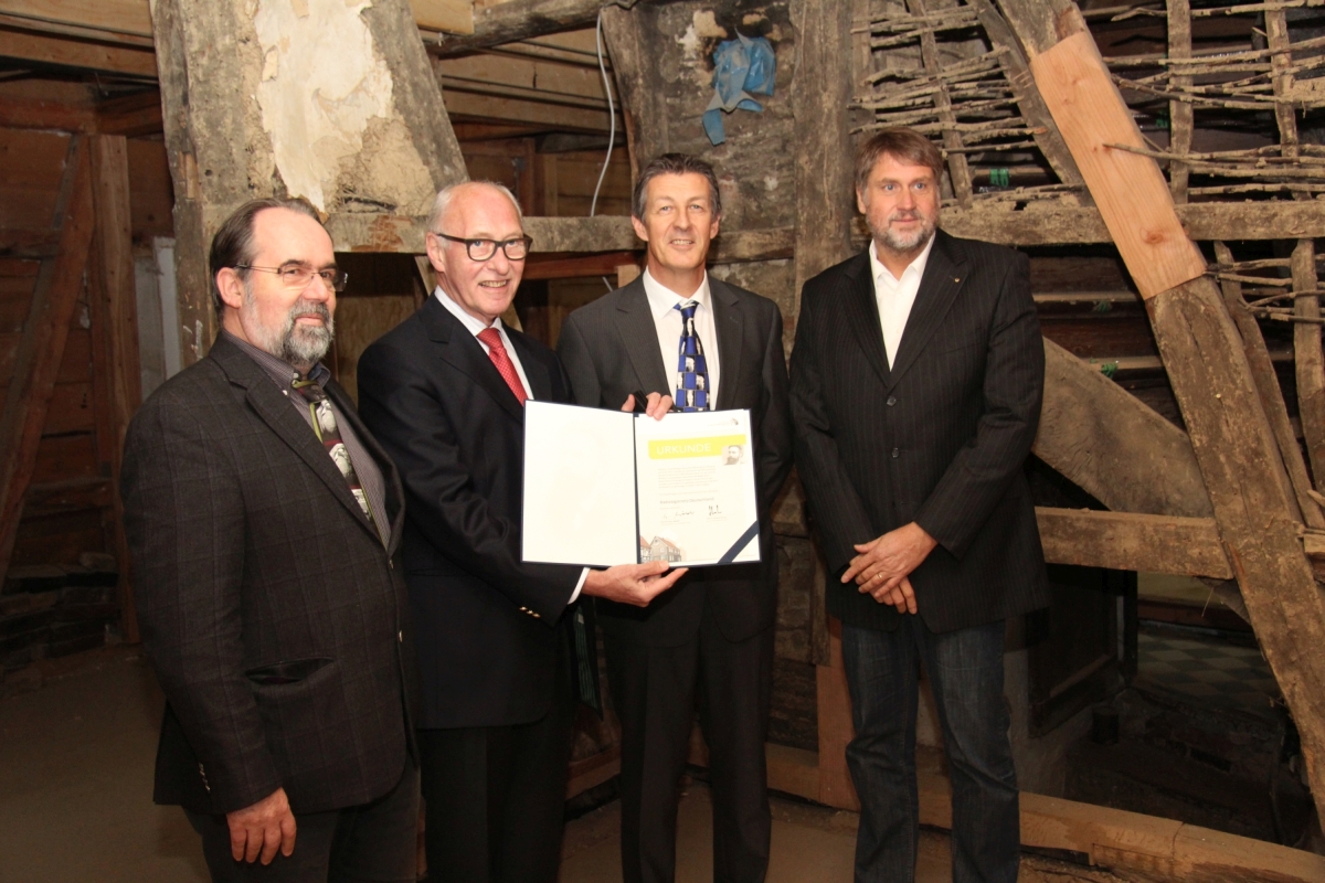 Spendenübergabe: Dr. Klaus M. Ricken, Professor Ulrich Mödder, Jürgen Witt und Dr. Uwe Busch.