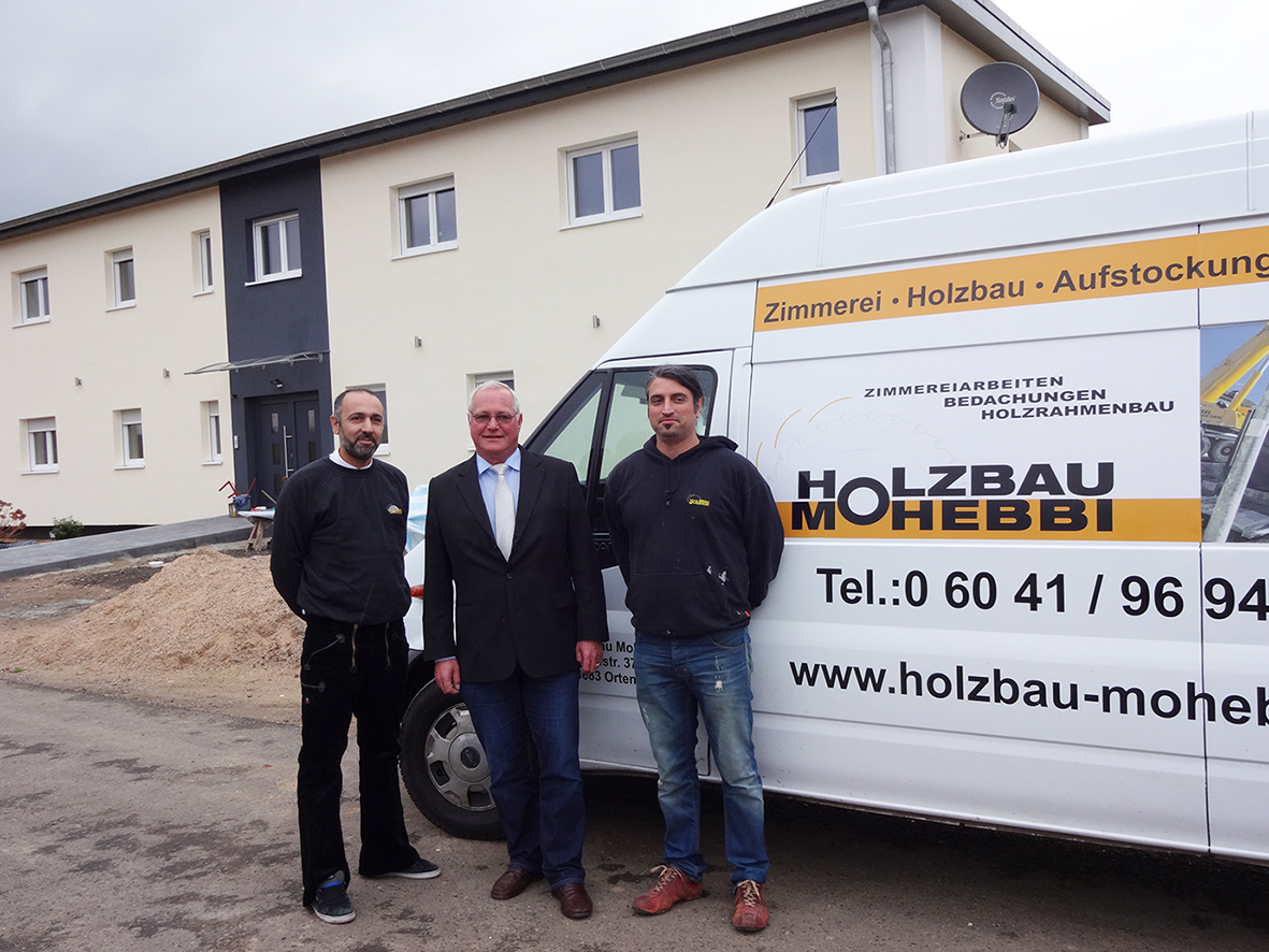 (v.l.n.r.) Mohammad Mohebbi, Erich Spamer (Bürgermeister von Büdingen), Farzad Mohebbi (v.l.n.r.) Mohammad Mohebbi, Erich Spamer (Bürgermeister von Büdingen), Farzad Mohebbi
