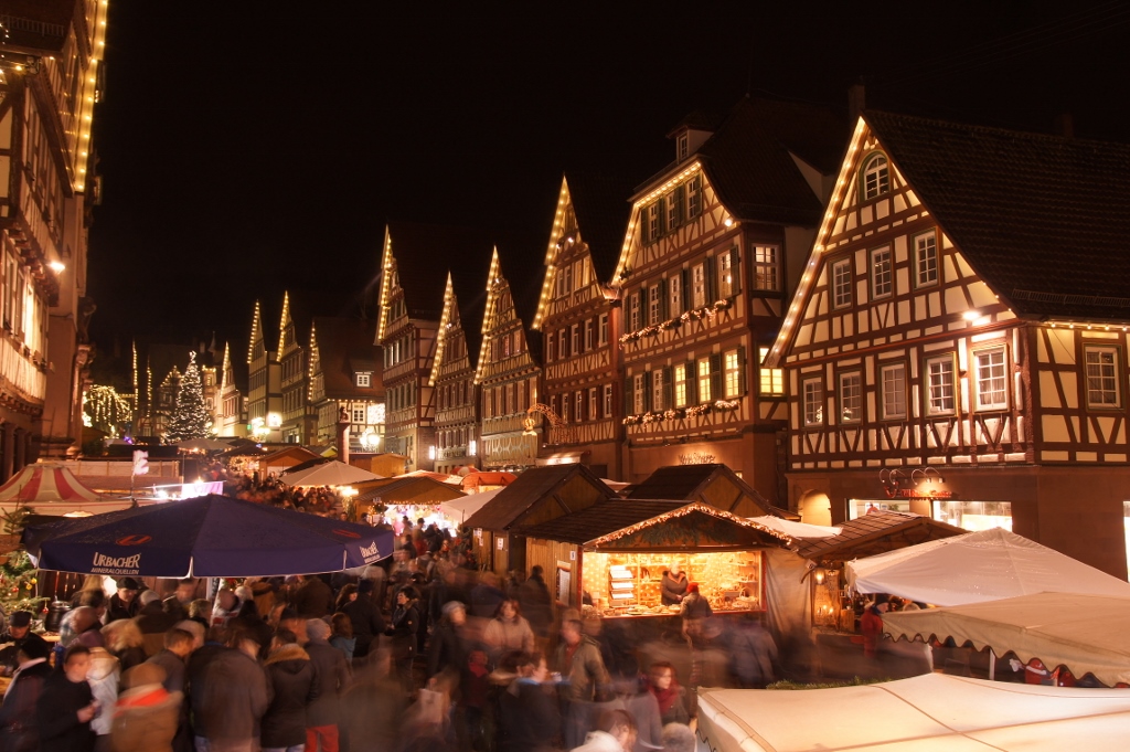 Der 3-Löwen-Takt bringt alle entspannt zu den Weihnachtsmärkten im Ländle. Wer die Märkte beurteilt 